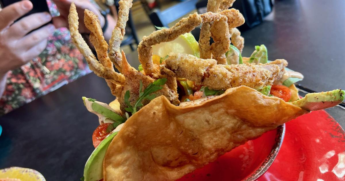Ian McNulty planned for a po-boy. But crab dishes kept coming at this Harahan seafood spot.