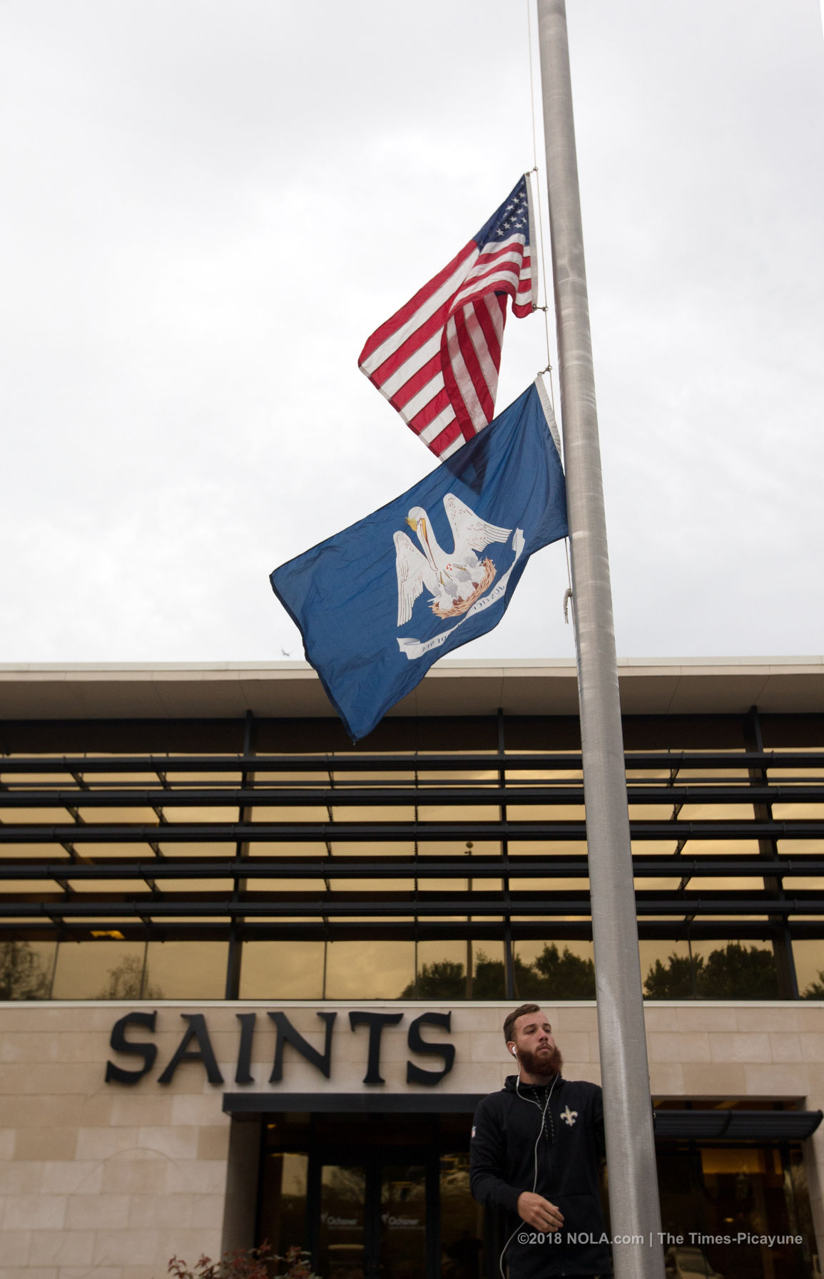 Saints owner Tom Benson memorialized by fans, media and employees