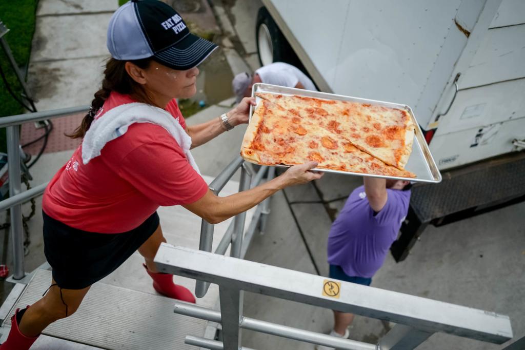 Dedicated Not Delicate Pro Eater Joey Jaws Chestnut Sets Pizza Record In Metairie Where Nola Eats Nola Com