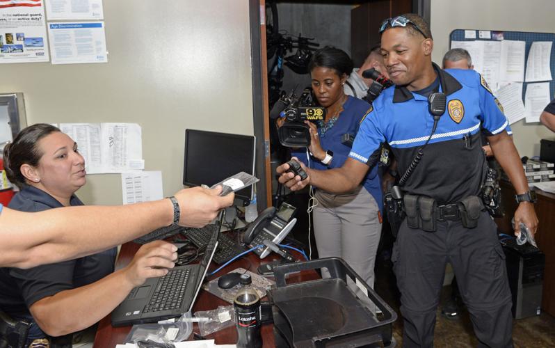 Baton Rouge police receive long-awaited body cameras Thursday, Friday ...