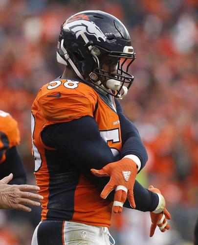 Quick fade of Panthers, Broncos after Super Bowl 50 started at