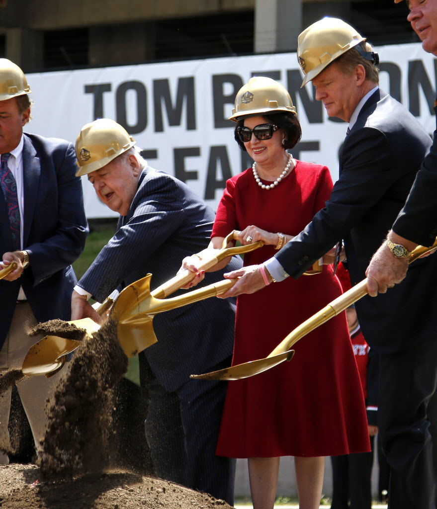 What's the story behind the Tom Benson statue outside the