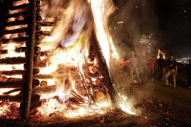 Christmas Eve Bonfires on the Levee: What to know and where to go 