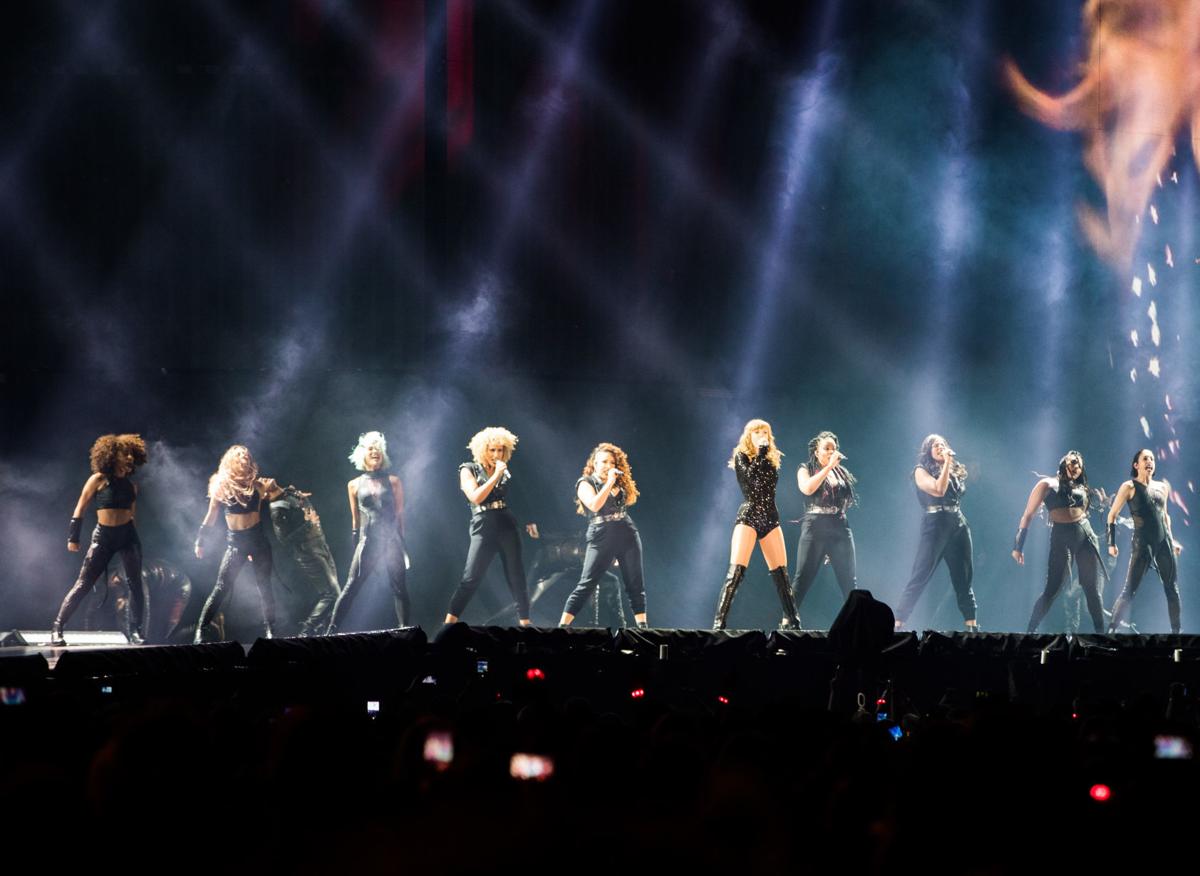 Spera Taylor Swift Dazzles Full Superdome With Breath Taking Reputation Tour Keith Spera Nola Com