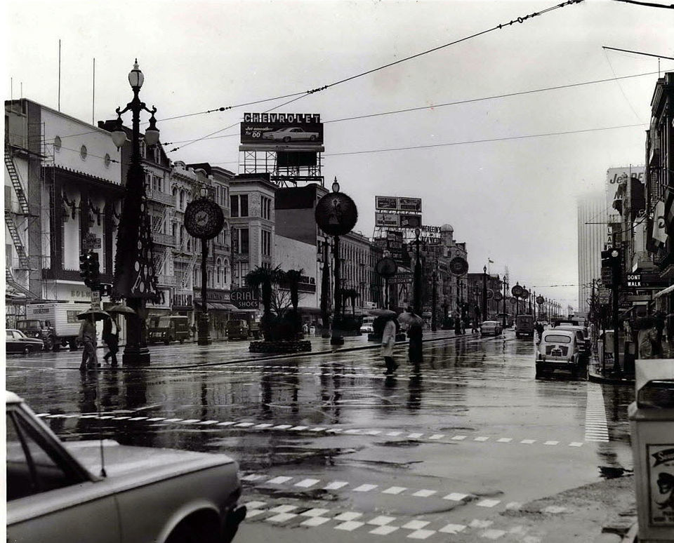 Canal Street: 84 vintage photos from over a hundred years