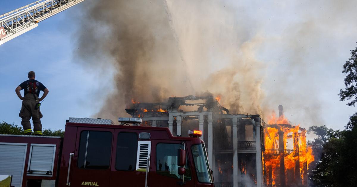 See photos, videos of fire that destroyed the Nottoway plantation in Louisiana See photos, videos of fire that destroyed the Nottoway plantation in Louisiana