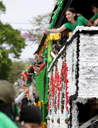 st patrick day parade on metairie road