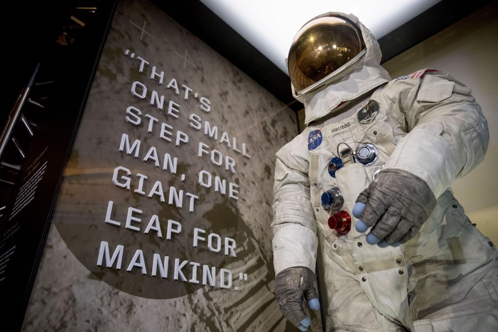 Niende jeg lytter til musik Ejendomsret Neil Armstrong explains his famous 'one small step' quote | News | nola.com