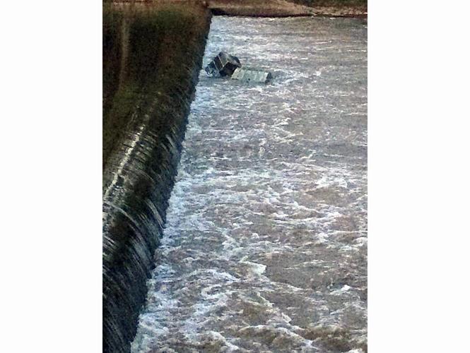 Pearl River Canal boating accident leaves man dead, woman missing