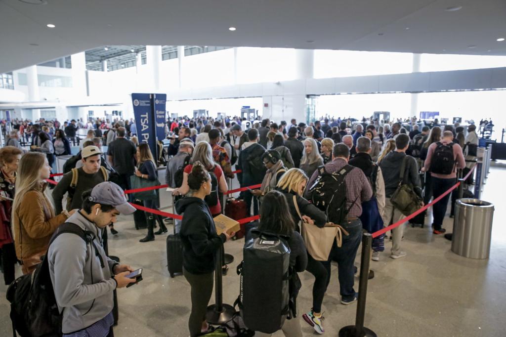 Traffic heavy as new terminal at Louis Armstrong International Airport  handles Thanksgiving crowds, News