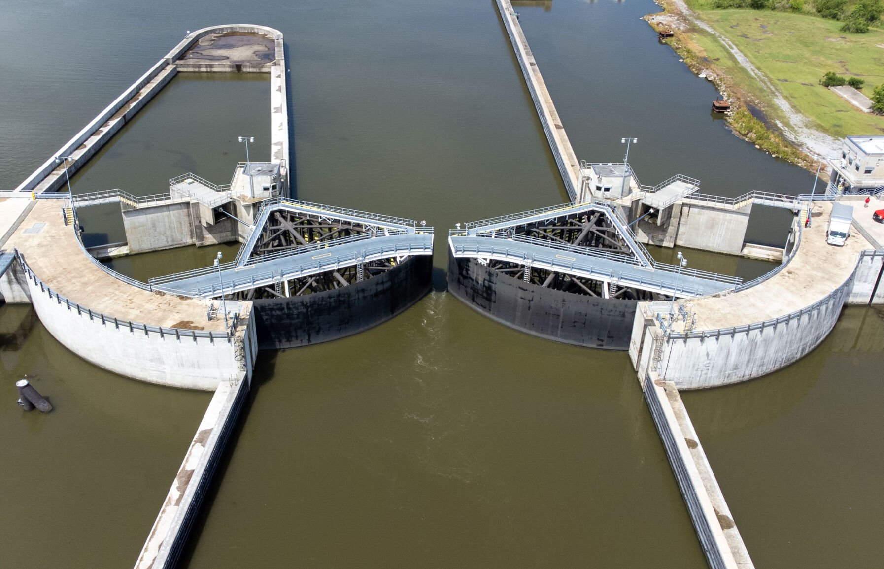 How does New Orleans' $14.5 billion flood protection system work