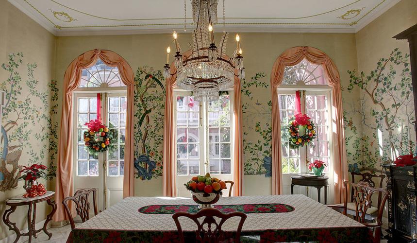 Spring Fiesta House, decorated for the holidays, joins the Patio Planters home tour