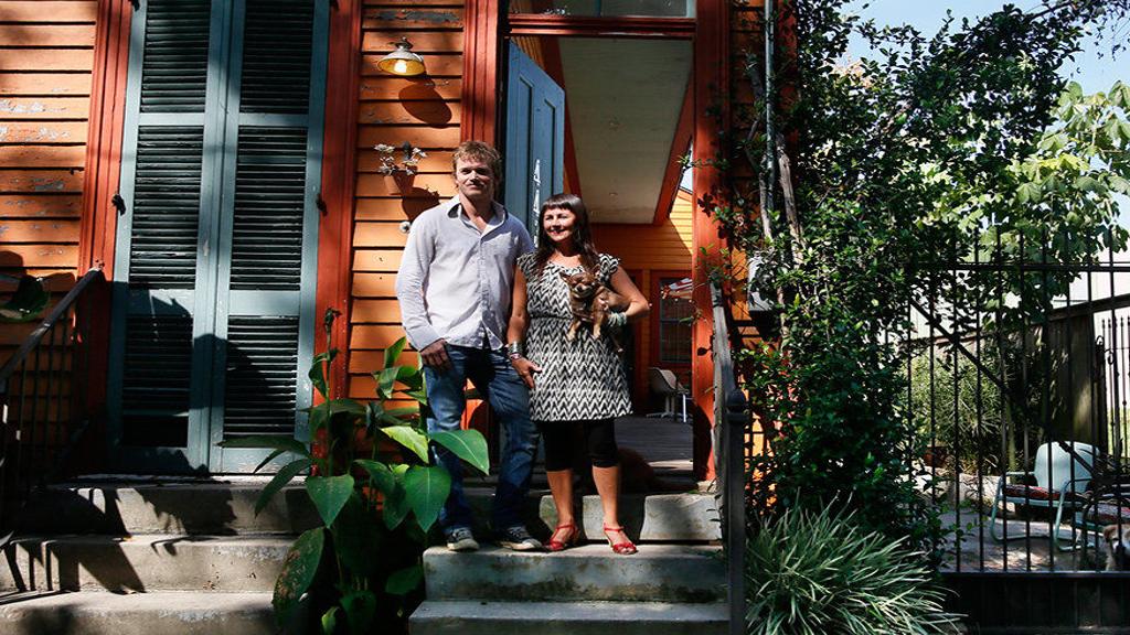 Jewelry Designer Gogo Borgerding And Husband Sculptor David Borgerding Fill Their Home With A Trove Of Art Work And Salvaged Treasures Home Garden Nola Com