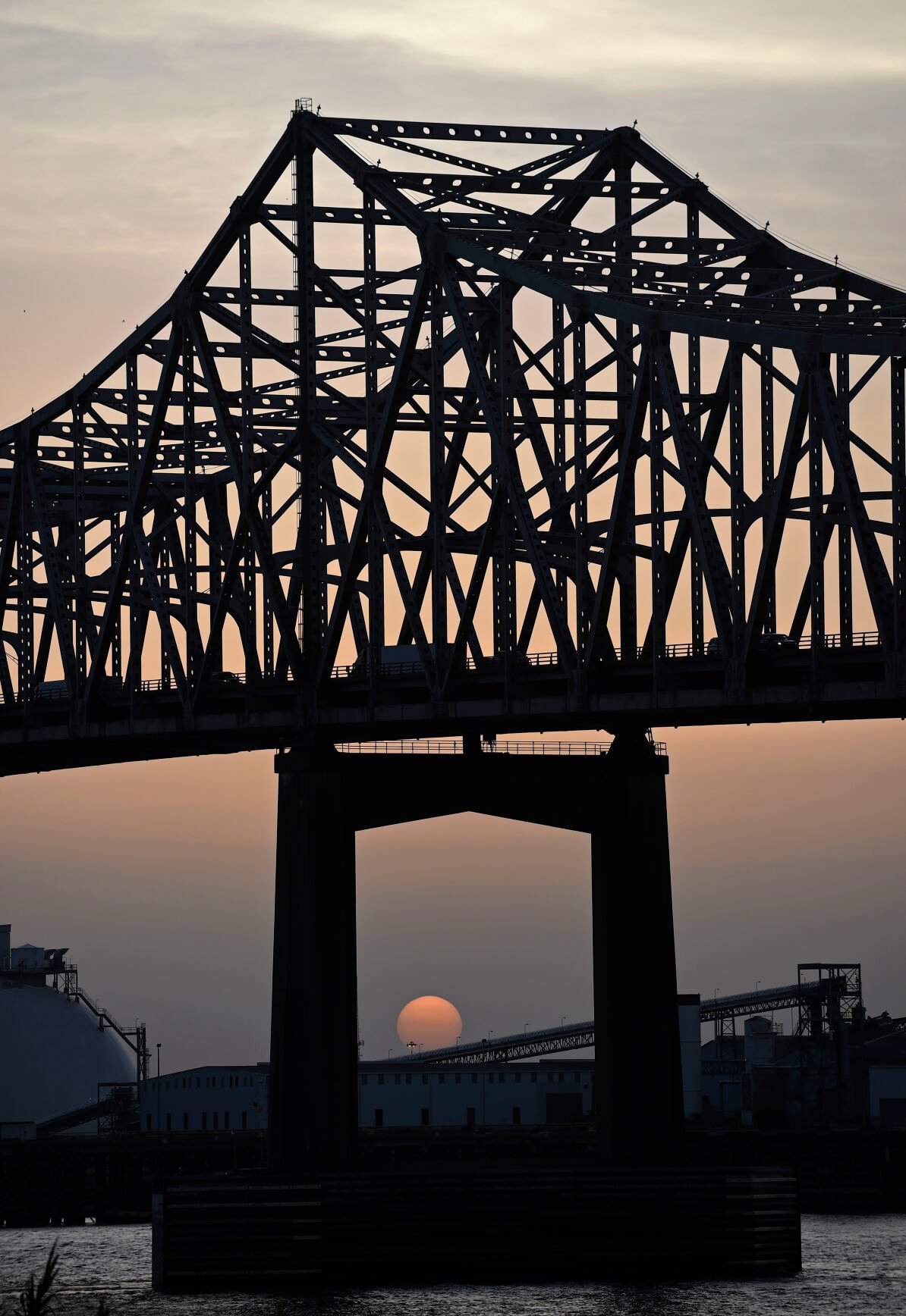 Baton Rouge's bridge problem isn't big trucks and travelers; it's