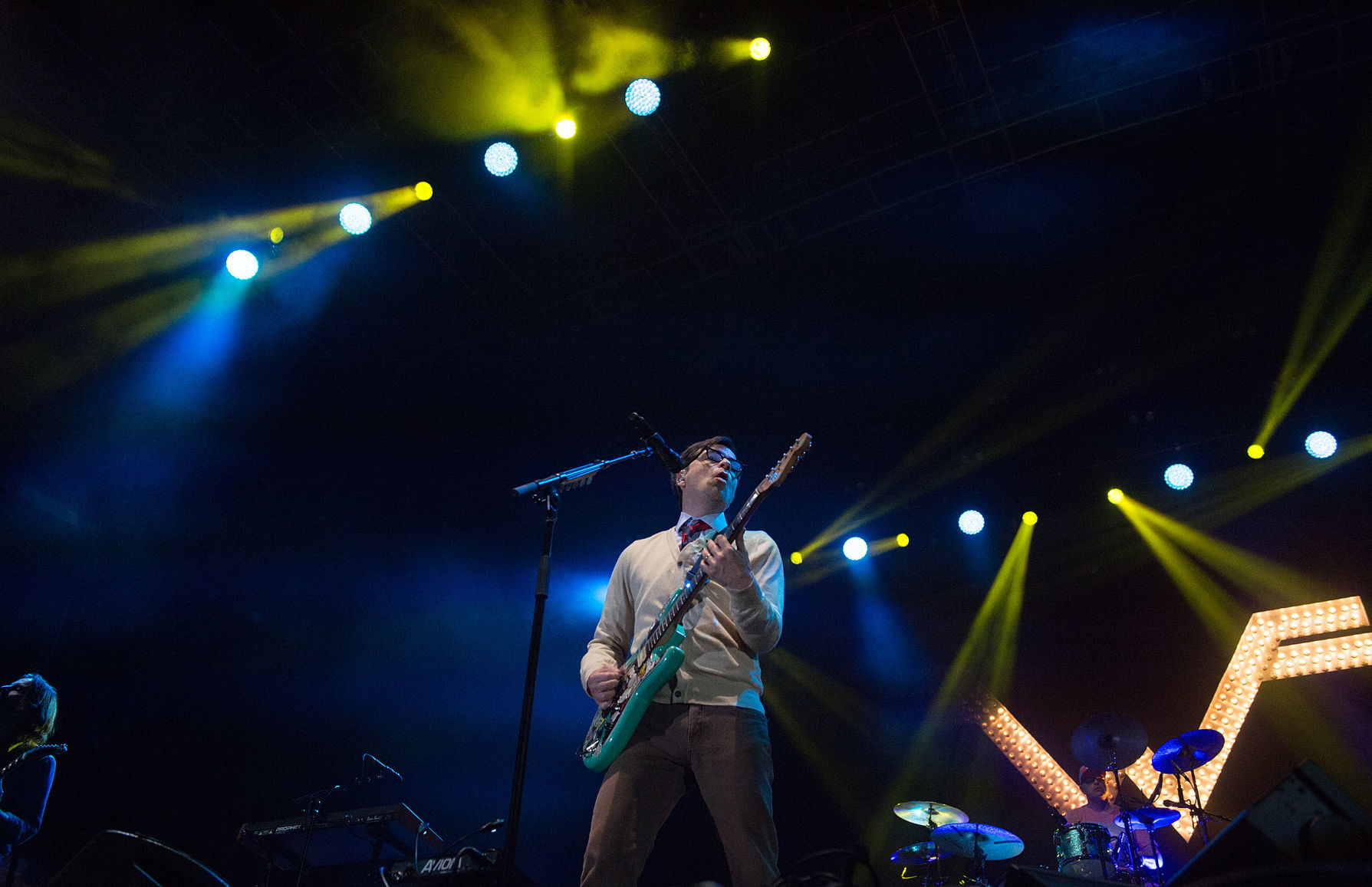 Weezer, Pixies turned the guitars way up at Champions Square in 