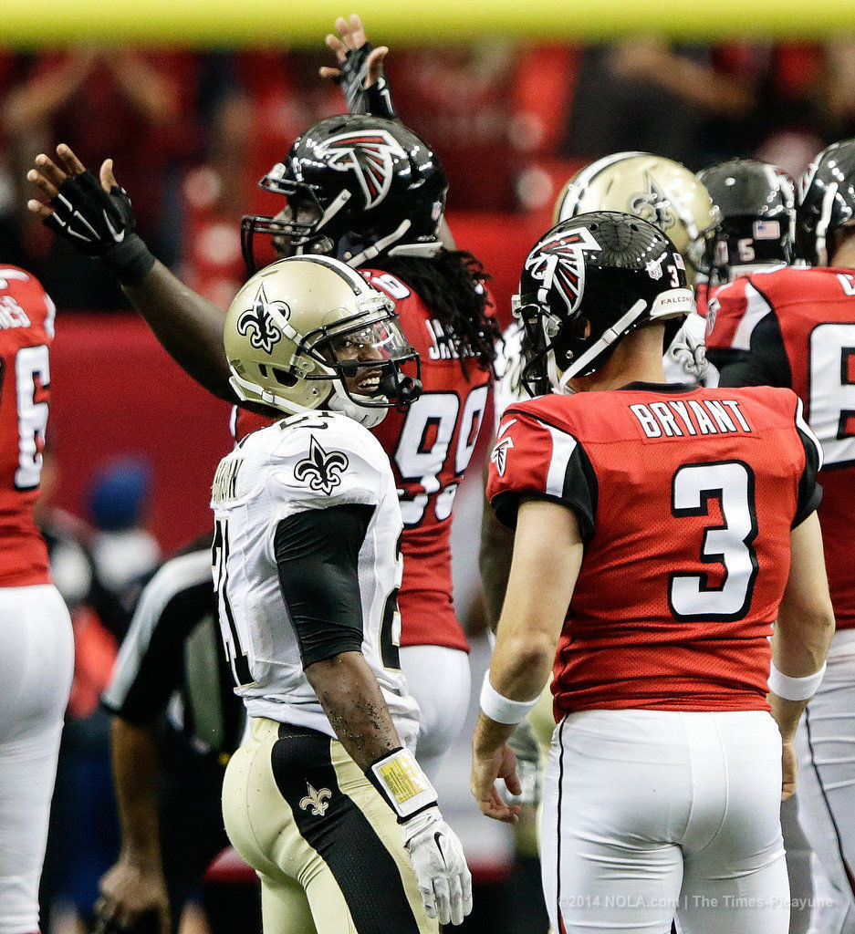 Bulldogs in the NFL - Image 7: New Orleans Saints tight end Benjamin Watson  (82) celebrates his touchdown reception by putting the football under his  jersey to pretend he is pregnant, in