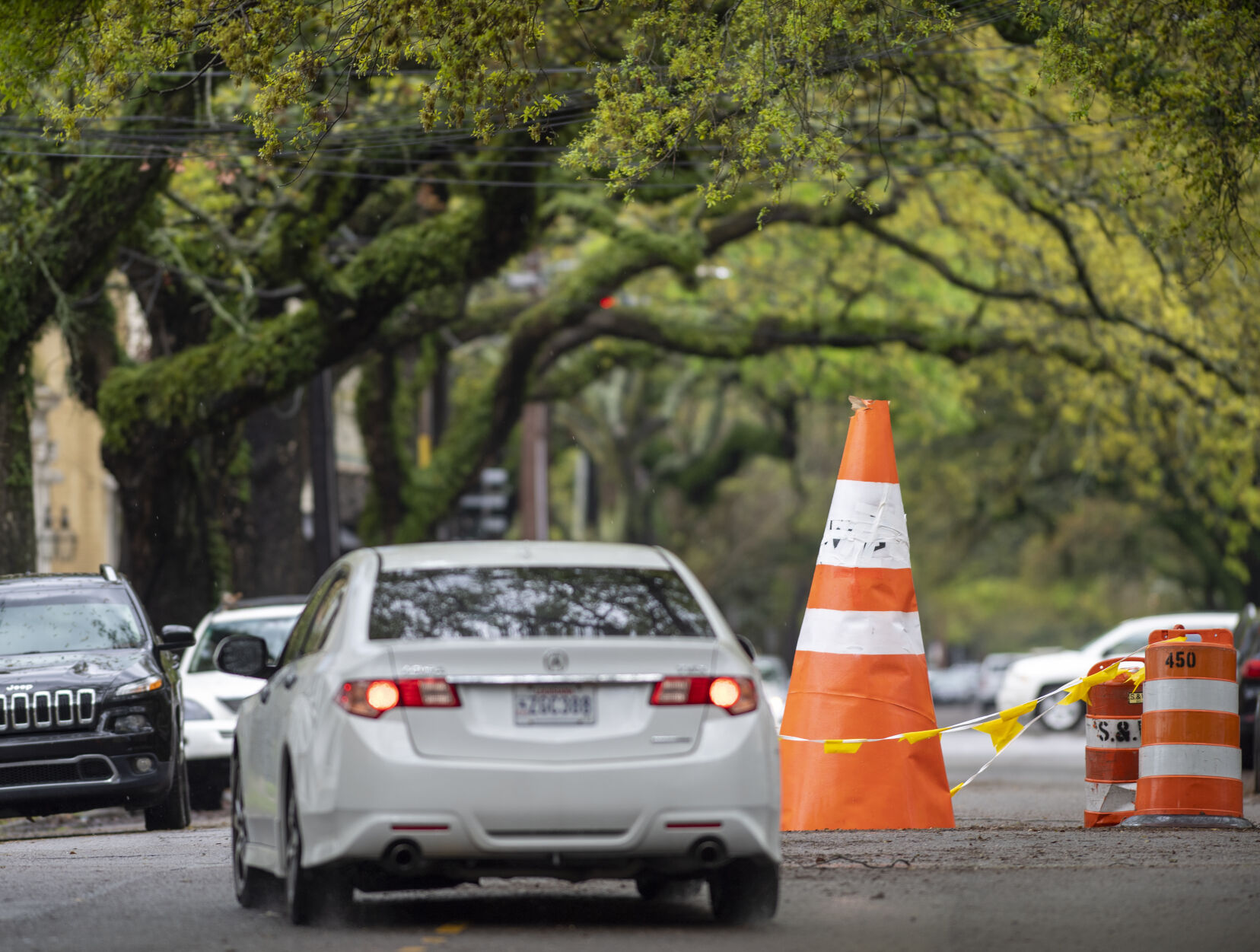 What's The Difference Between A Pothole And A Sinkhole? Here's What ...