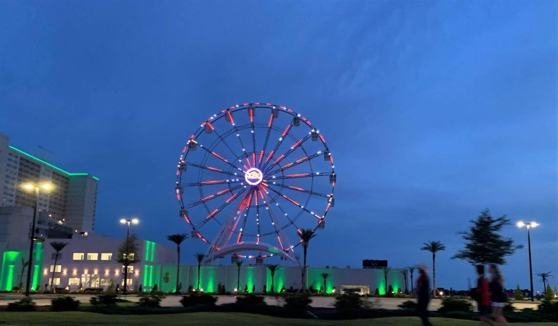 Margaritaville’s Ferris wheel lights up Biloxi’s night sky. When will