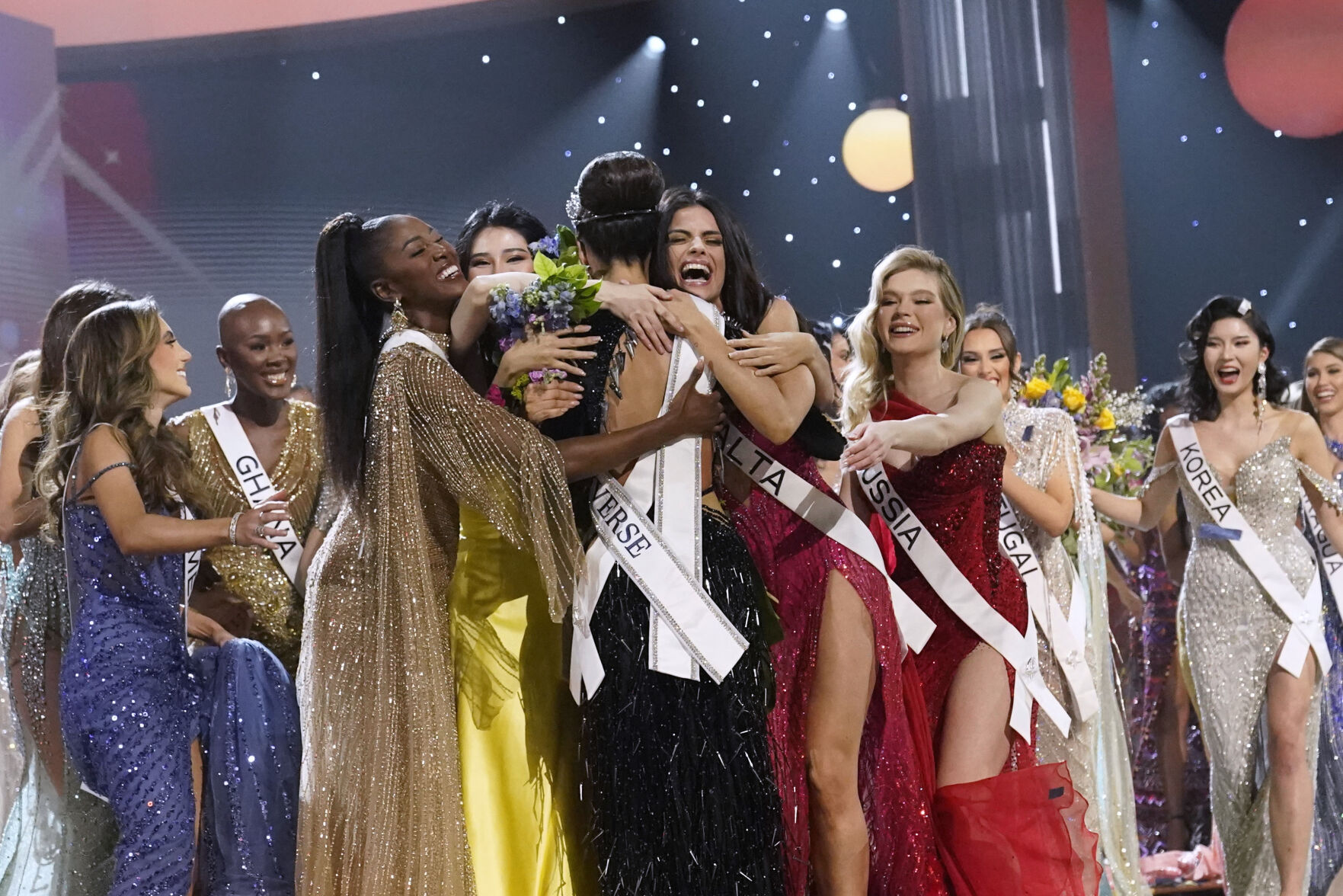 Photos: Miss USA R'Bonney Gabriel Is Crowned Miss Universe In New ...