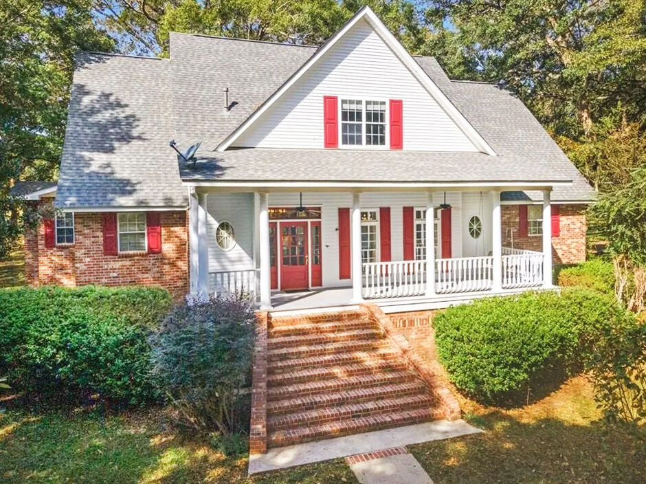 Country living, lakeshore life and condo convenience are found in $1M+ metro area homes