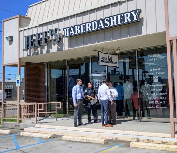 Riflewielding men steal highend shirts, shoes, jeans from Metairie