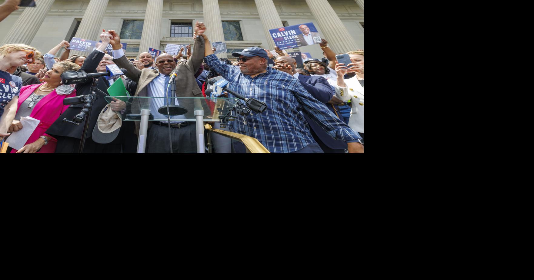 New Orleans criminal clerk-elect Calvin Duncan takes oath of office as legislature weighs axing seat