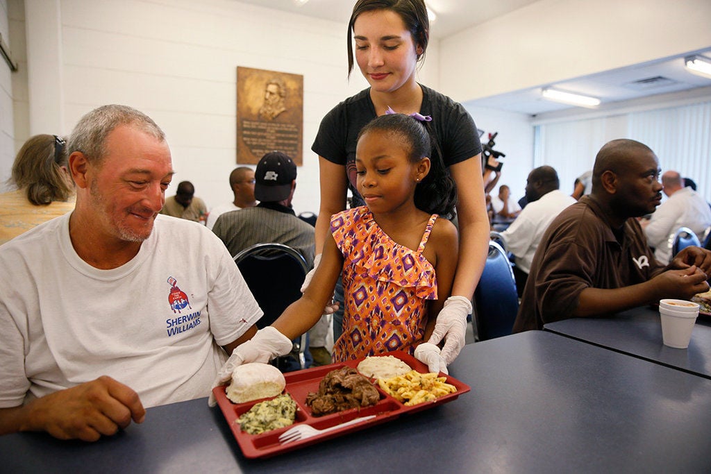 Pelicans Coach Monty Williams And His Family Host Dinner For Center Of Hope Residents Pelicans Nola Com