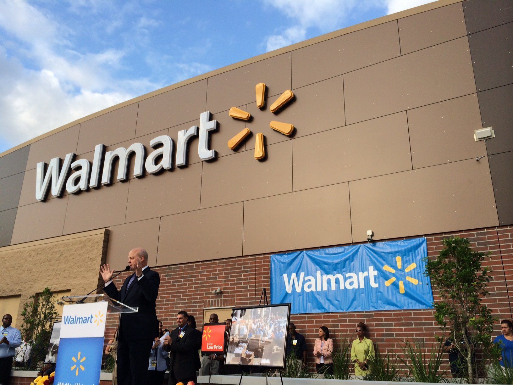Walmart opens in eastern New Orleans after 9-year absence