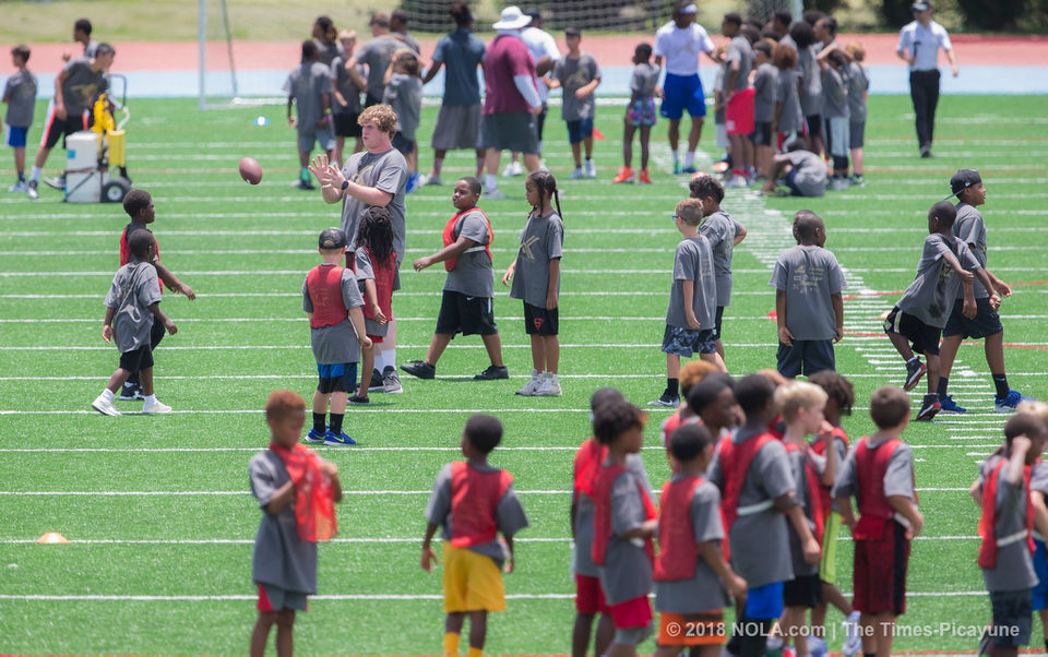 Alvin Kamara puts kids to work at first New Orleans football camp, Saints