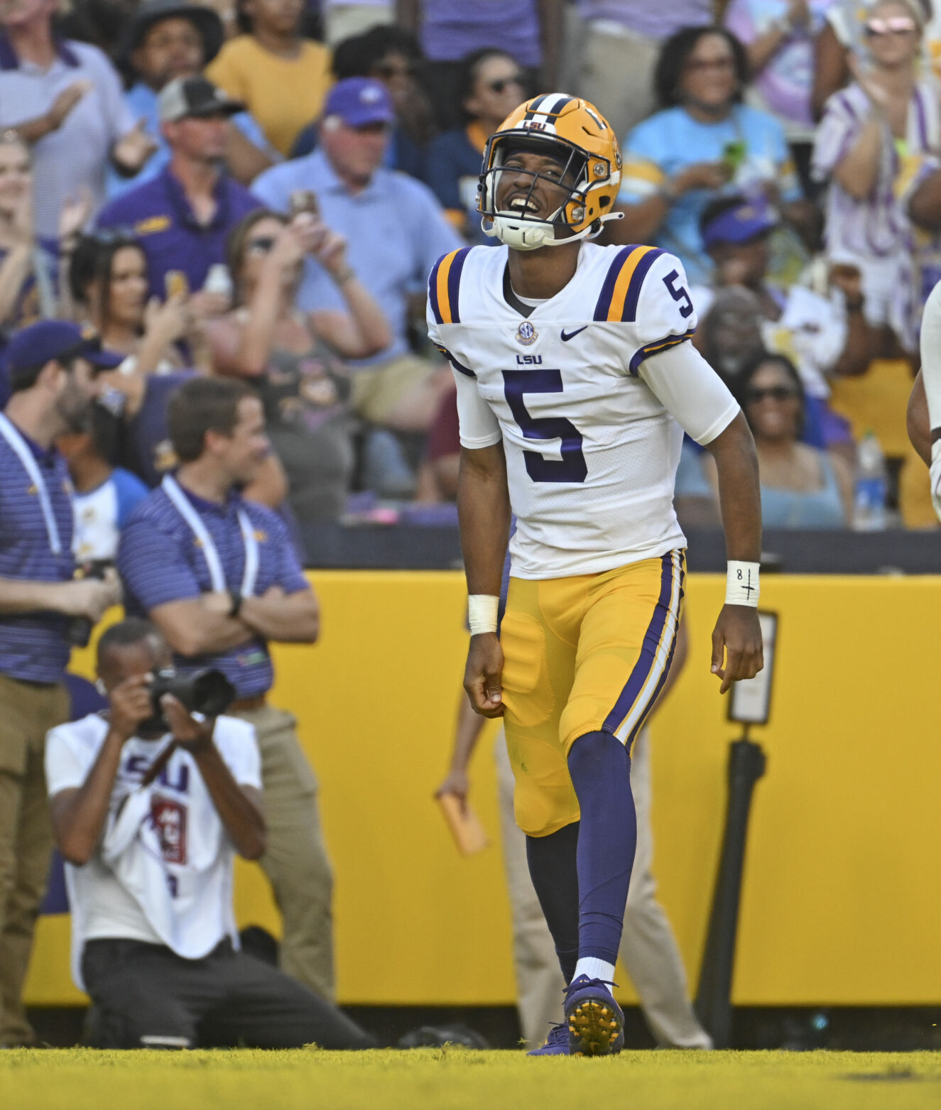 Daniels starts quick, LSU rolls past Southern, 65-17 - The San Diego  Union-Tribune