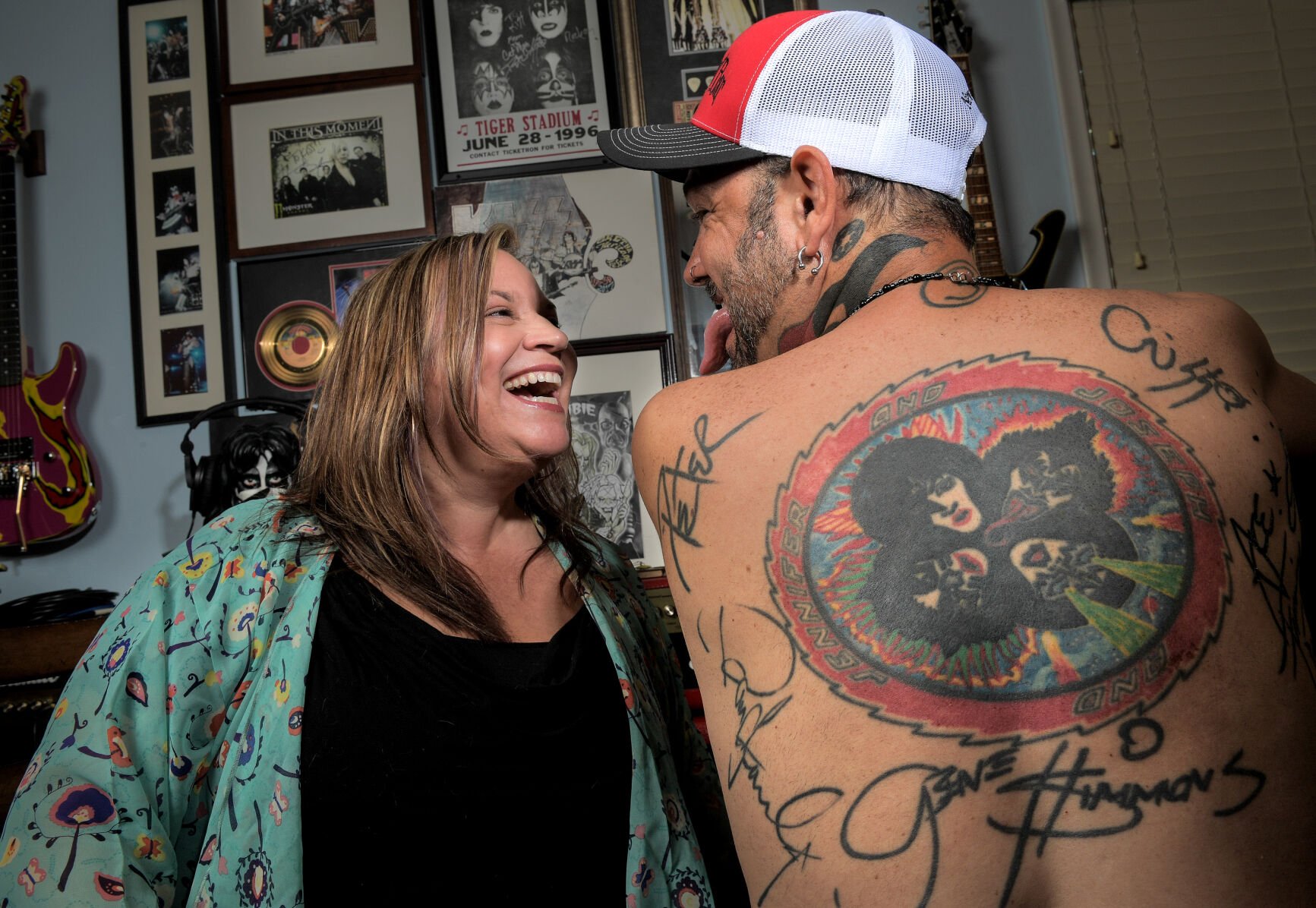 Fan succeeds in 17year quest to get Kiss autographs tattooed on his back  I did it  Arts  nolacom