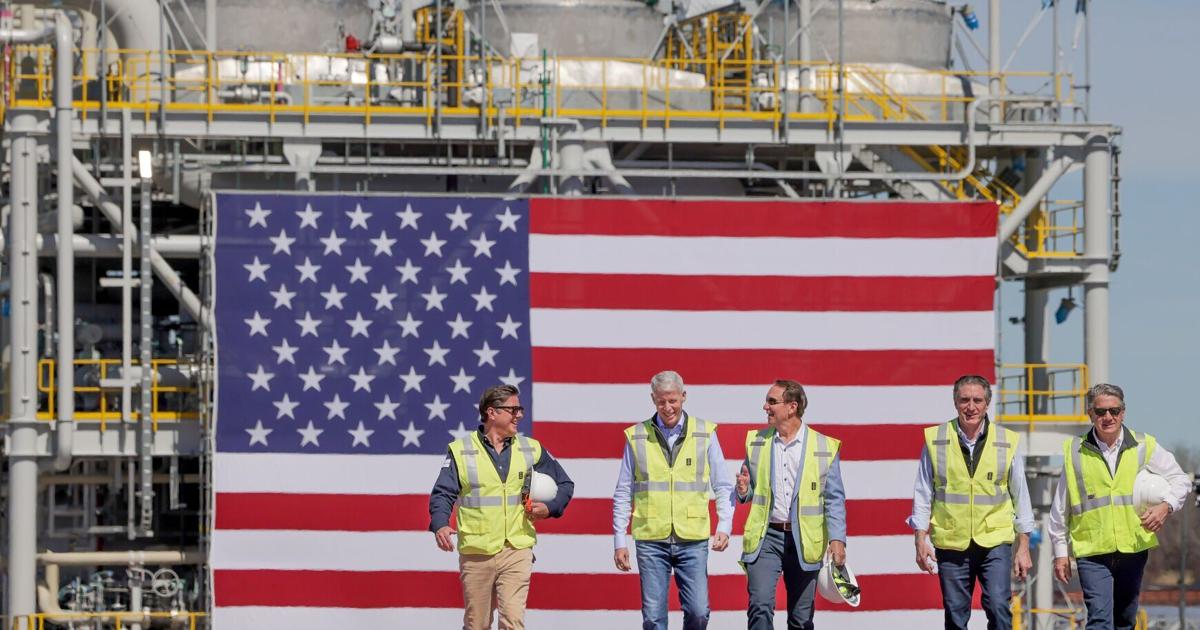 Planta industrial en Luisiana, símbolo de la industria petroquímica.