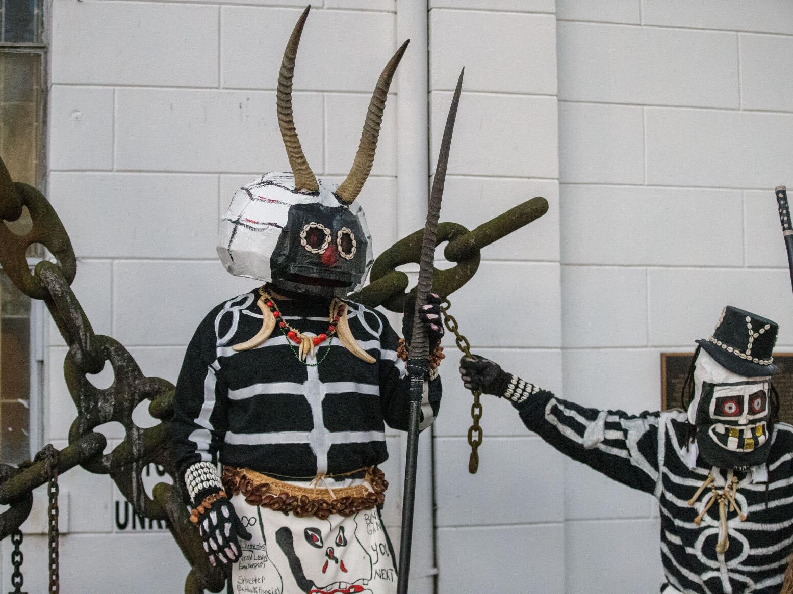 Simply Passe' Antiques and Mardi Gras Masks, image size:1555x1166