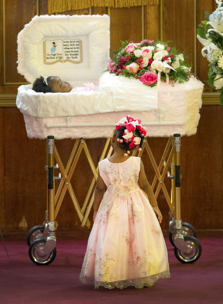At funeral of slain 1-year-old Londyn Samuels, mourners ...