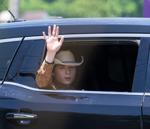 BR.fosterbruslyvisit.041525_5235 MJ.JPG