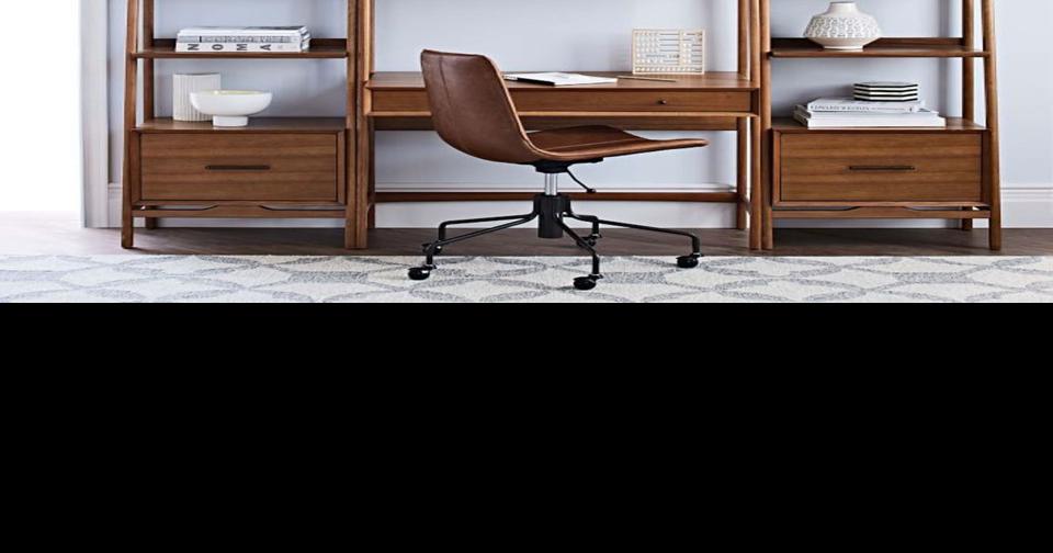 5 desks to minimize clutter and maximize space Entertainment/Life