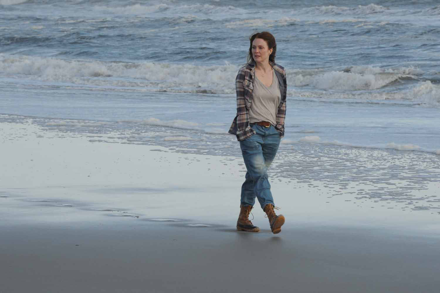 Still Alice movie review Julianne Moore is devastatingly good in