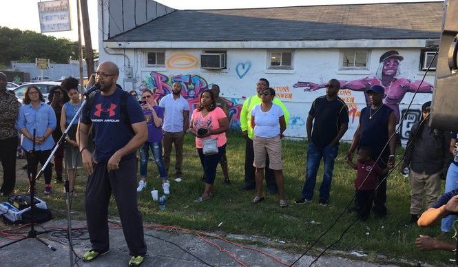 Alton Sterling Shooting Updates After Reports Of No Federal Charges For Police Officers Local