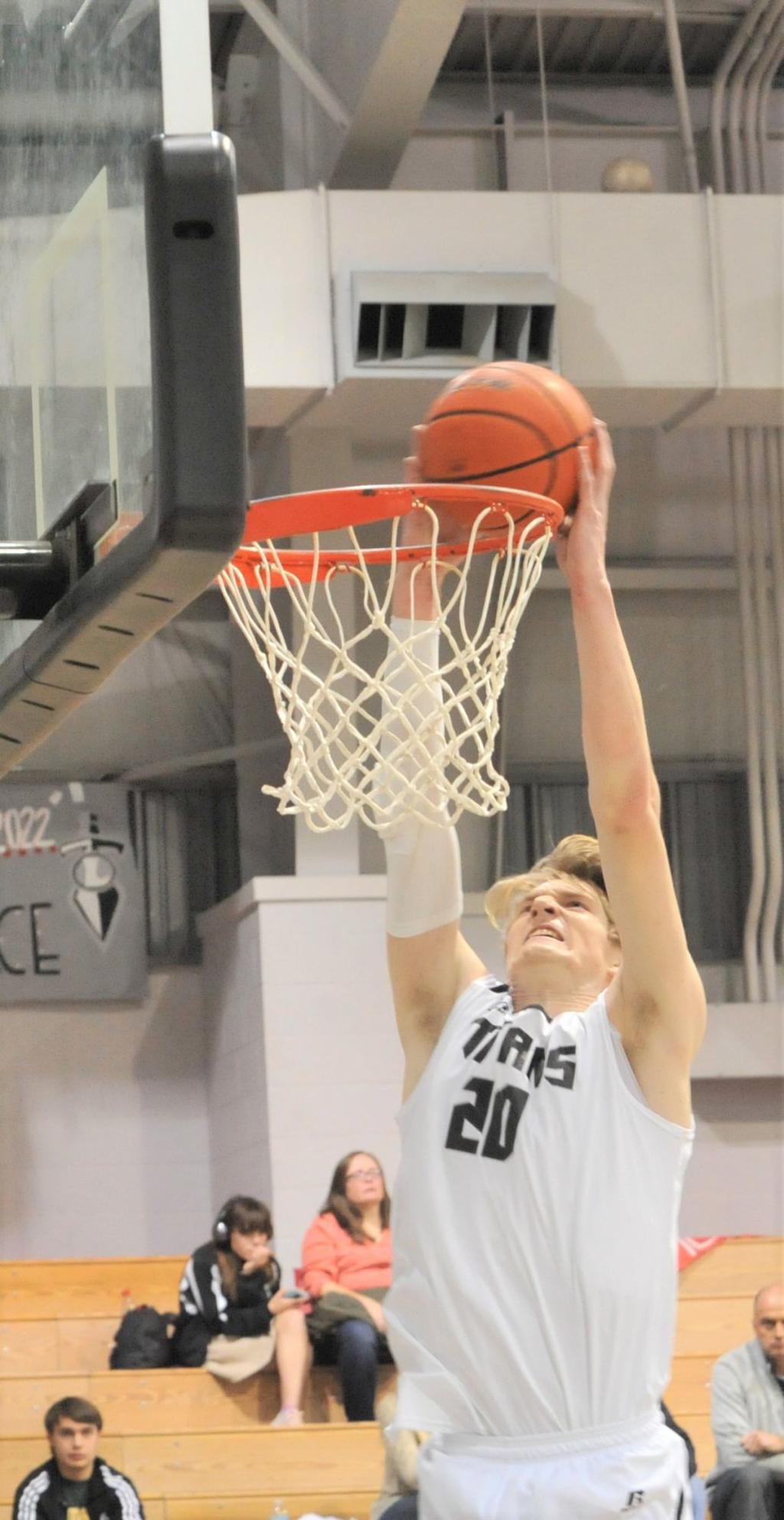 Lakeshore Remains Unbeaten After Win Over Fontainebleau Prep