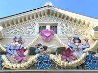 ‘Queen Jubilee’ float house at 2701 St.Charles Ave., produced by the Krewe of Red Beans’ ‘Hire a Mardi Gras Artist’ program 5.jpeg