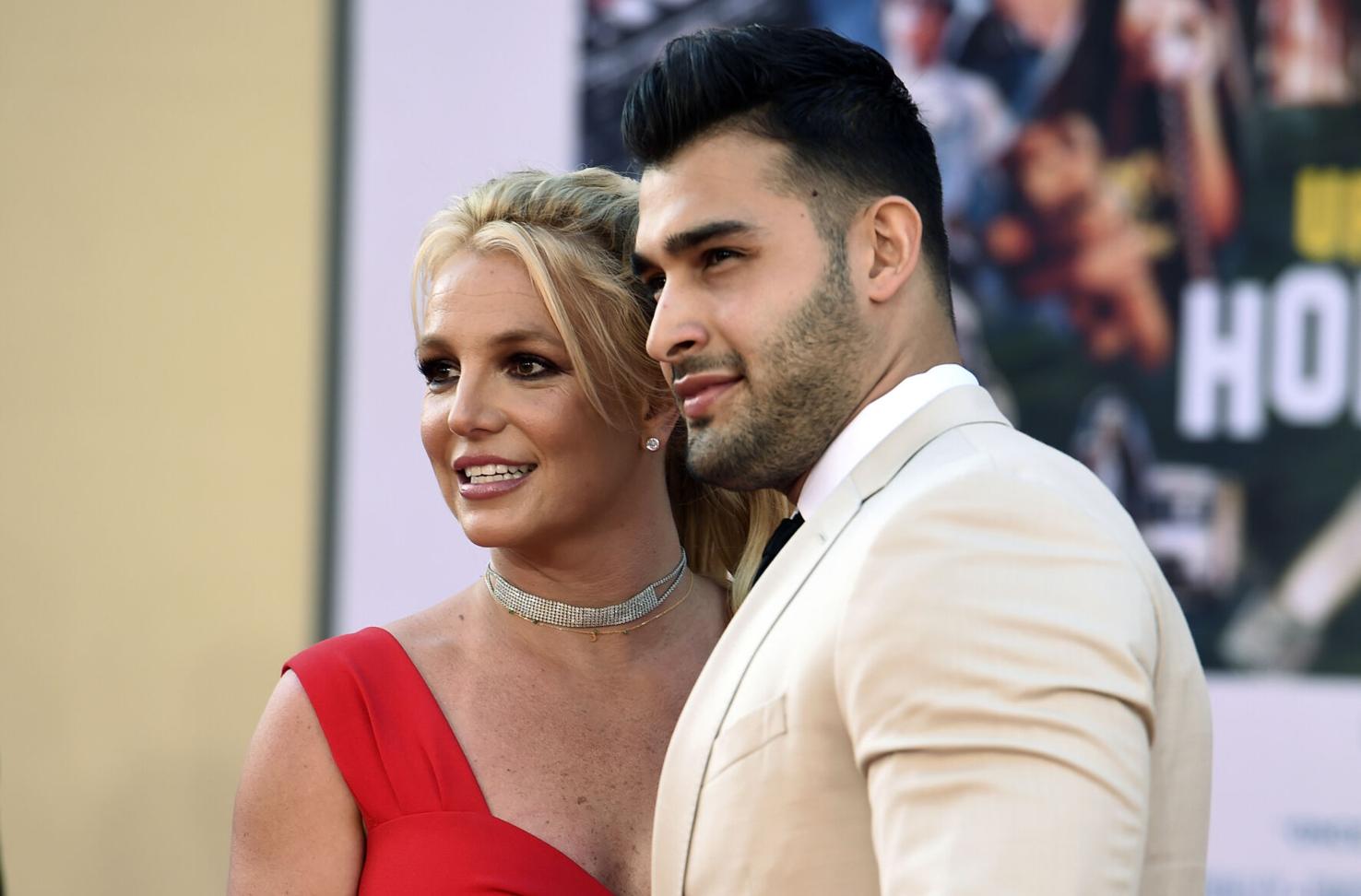 Britney Spears ties the knot a second time; weds longtime partner Sam(00)
