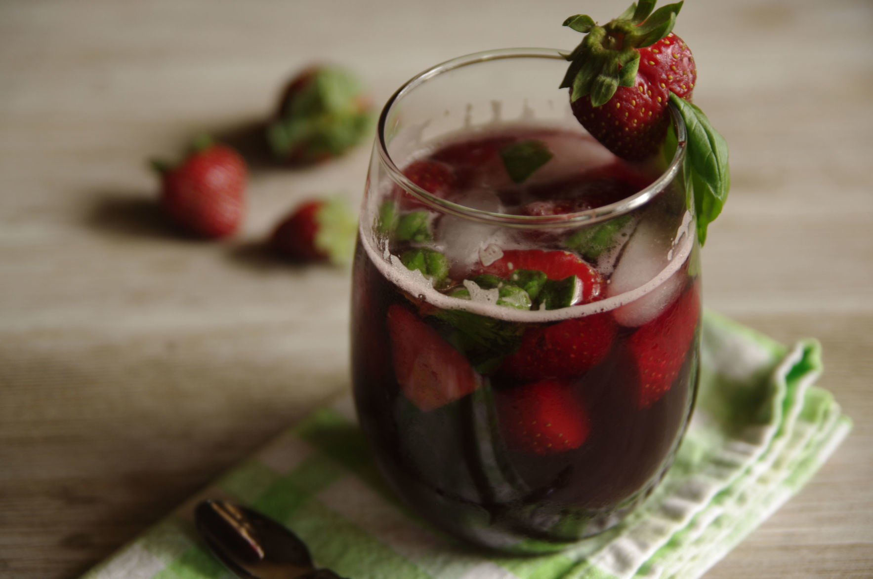 I Eat La.: Recipes For Strawberry Basil Sangria, Frozen Strawberry ...