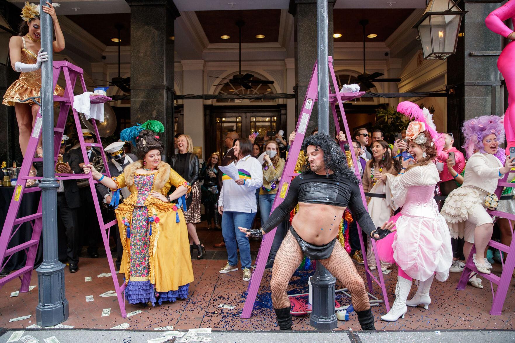 Photos Mardi Gras greasing of the poles in New Orleans at the Royal