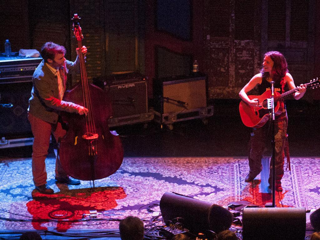 At The House Of Blues Ani Difranco Debuted New Songs And Used Old Ones To Address Plantation Controversy Music Nola Com