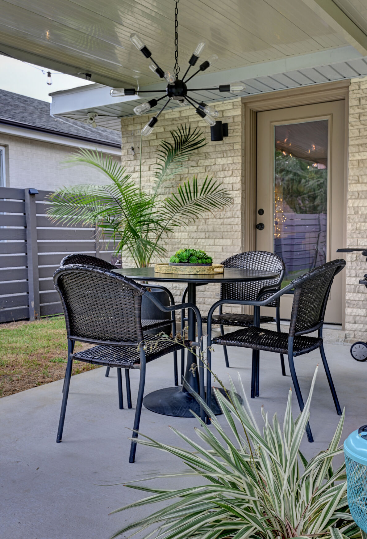 NO.hall.io.48 patio sputkik.