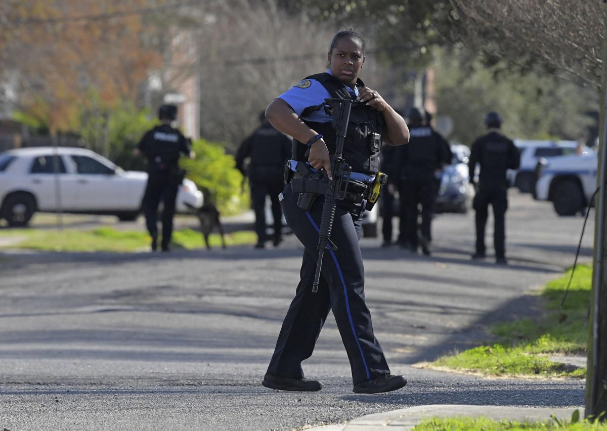 NOPD detective fires at car burglary suspects in Lakeview clash