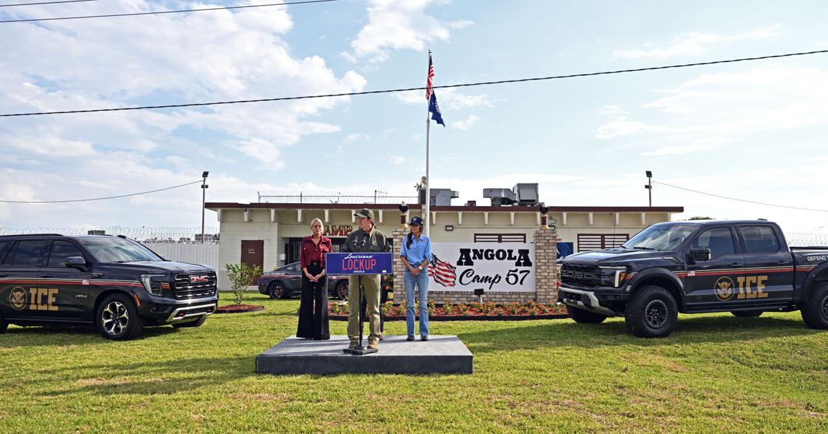 Louisiana federal judge could hold U.S. officials in contempt for defying immigration orders