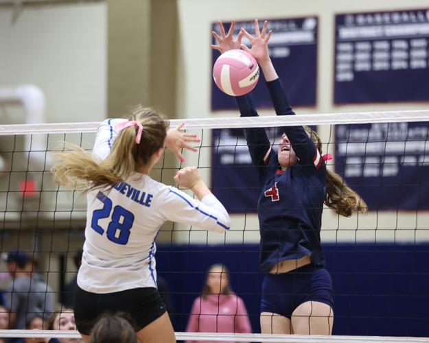 Hannan Mandeville's block for a thrilling 5set victory St