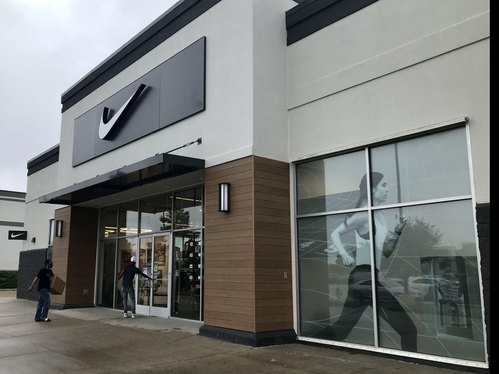zomer Canada goud Nike opens new 'community store' in Elmwood Shopping Center, closes  Carrollton Avenue location | Business News | nola.com