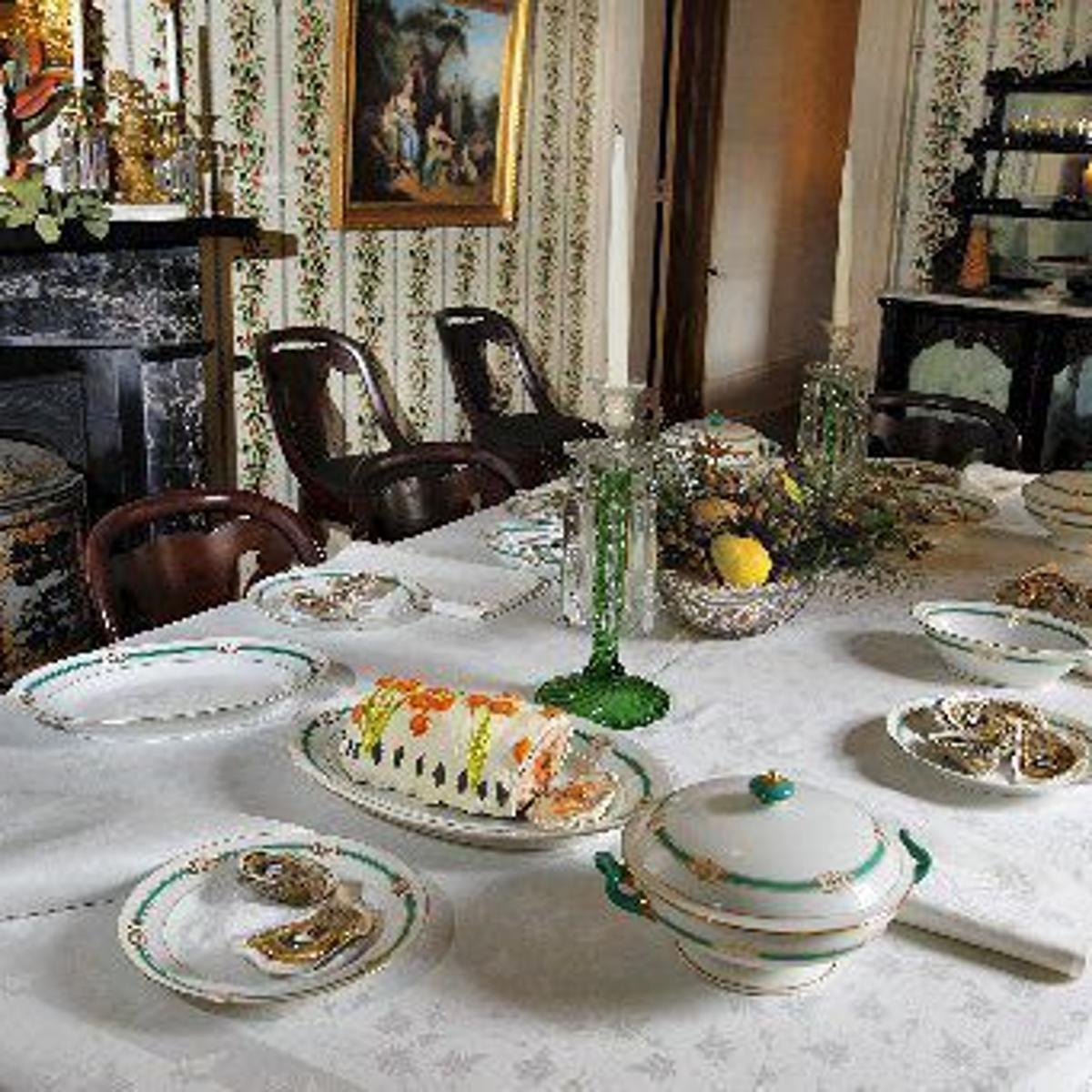 Cheltenham Christmas Walking Tour With Free Drink Cheltenham